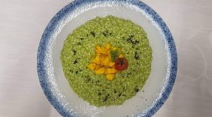 Impiattamento risotto al pesto di pistacchio e ragù di cernia allo zafferano-Carnaroli Cascina Battivacco