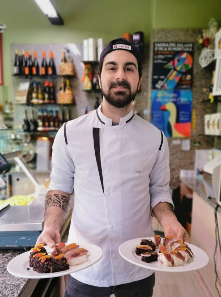 Edoardo Tolasi con il suo sushi d'oca